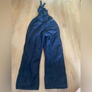 Youth snow pants size Medium adjustable shoulder straps